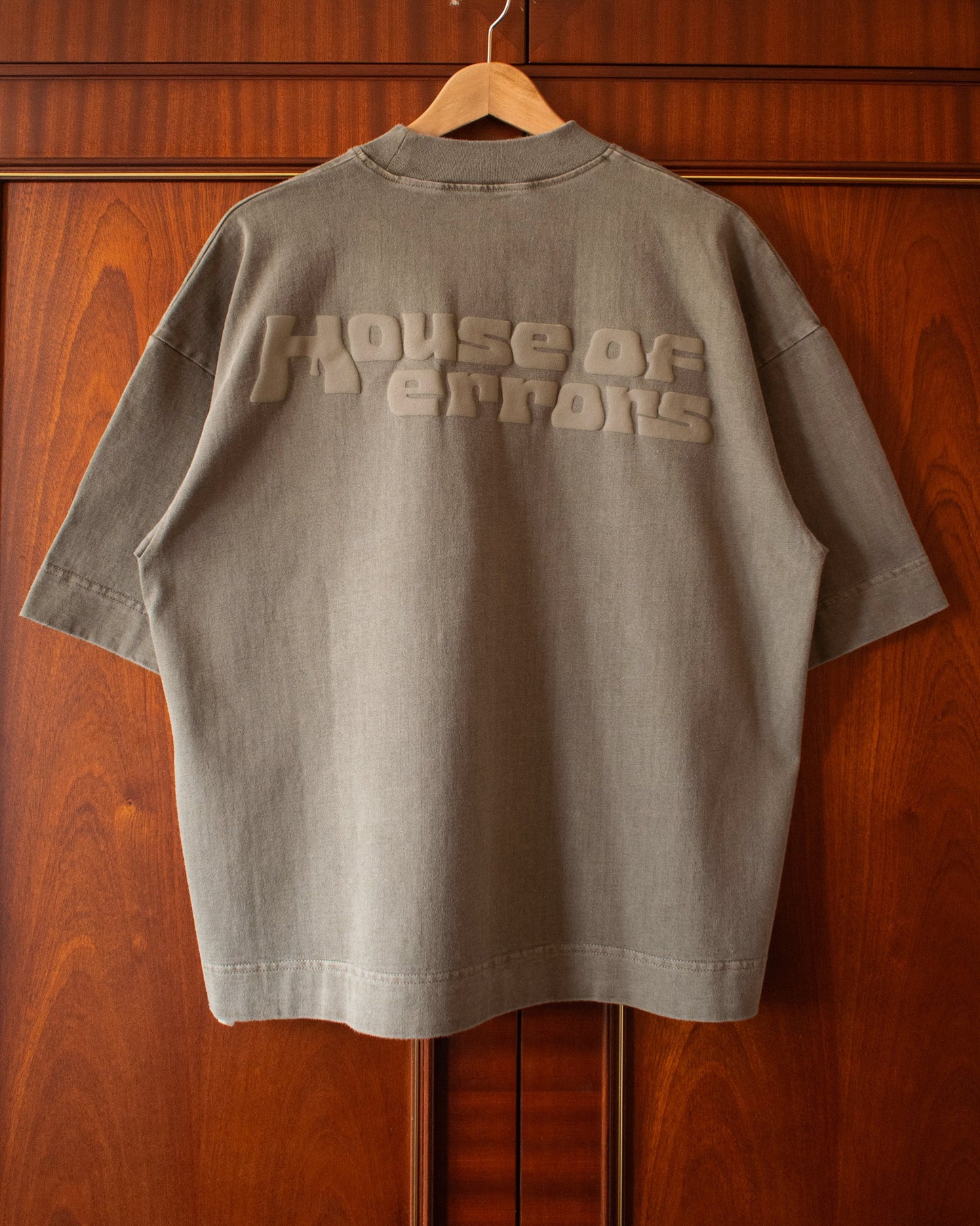 ALL-SEEING HEAVYWEIGHT TEE IN SILT