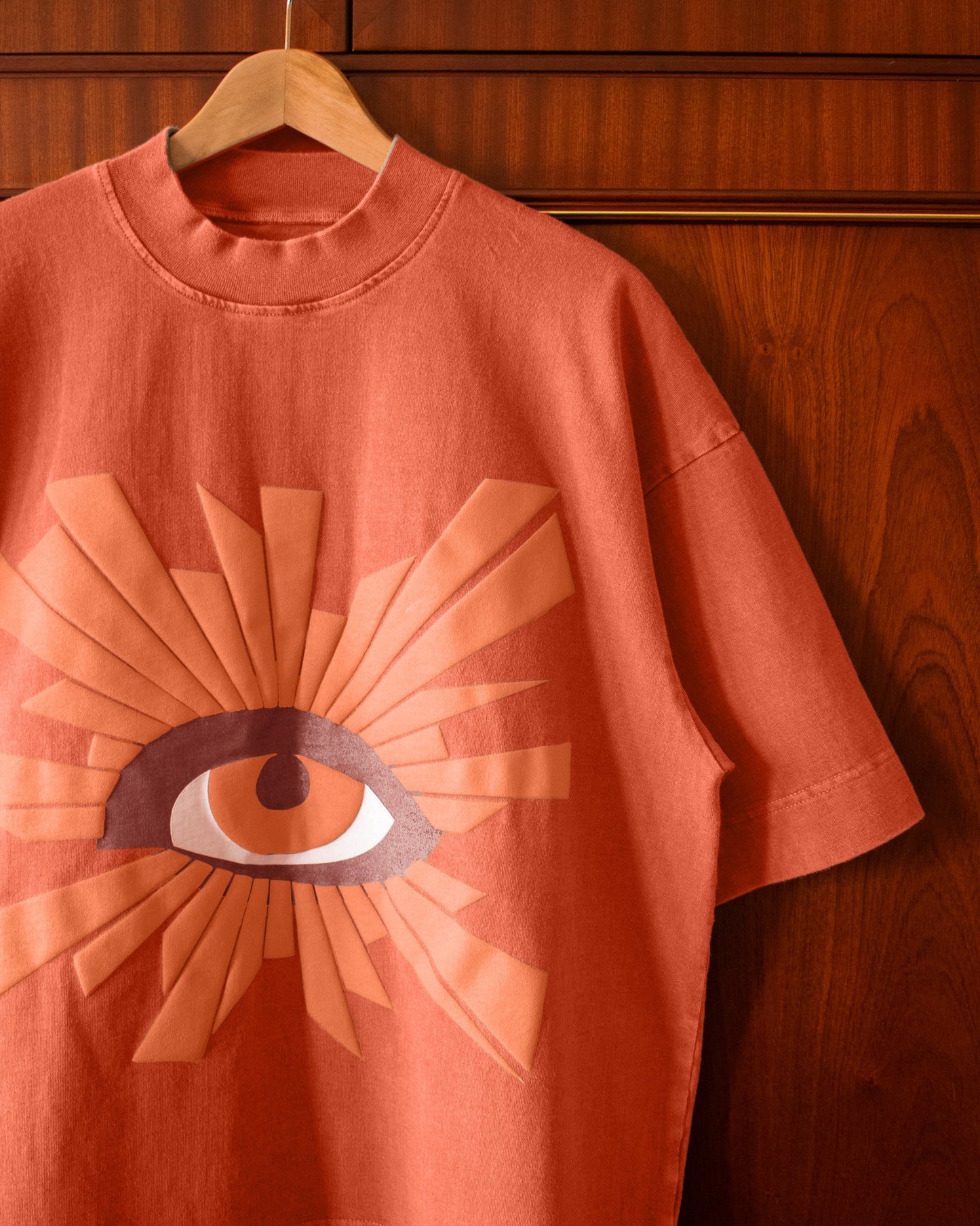 ALL-SEEING HEAVYWEIGHT TEE IN SCARLET